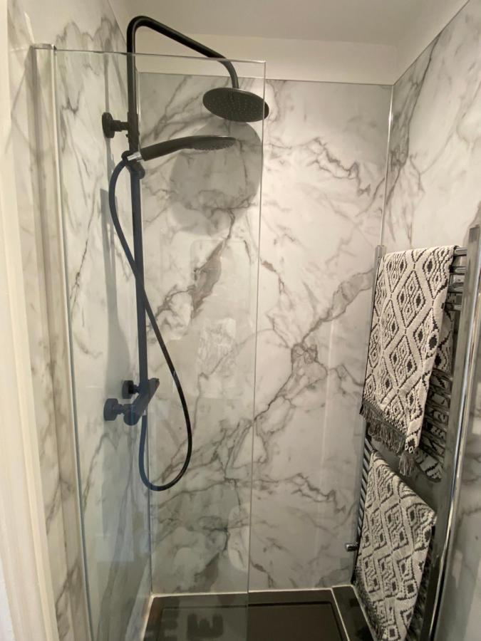 Luxury Spacious Renovated Townhouse *