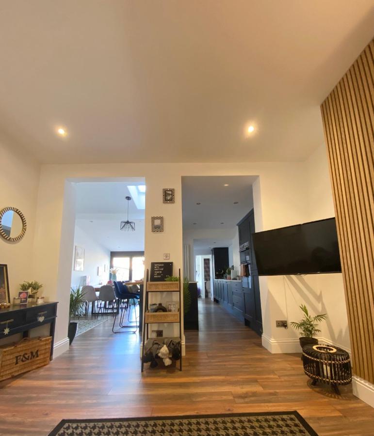 Luxury Spacious Renovated Townhouse Holiday home
