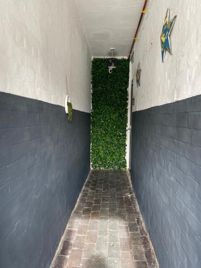 Luxury Spacious Renovated Townhouse *